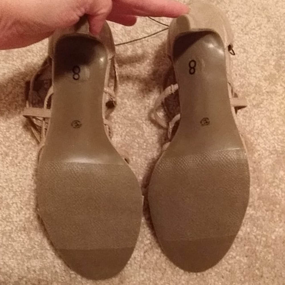 Shoe - Picture 4 of 8